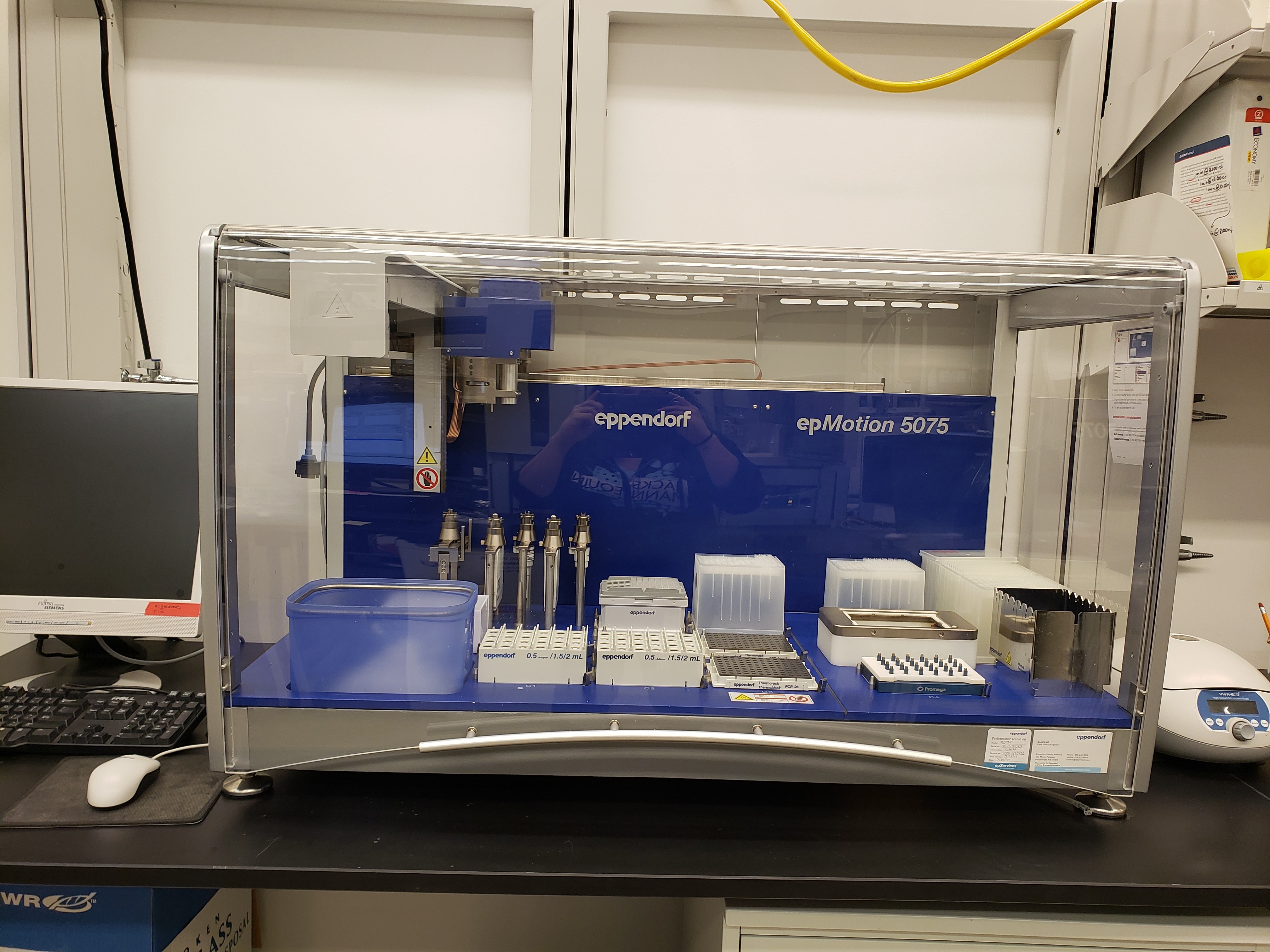 Робот Eppendorf epMotion 5075v
