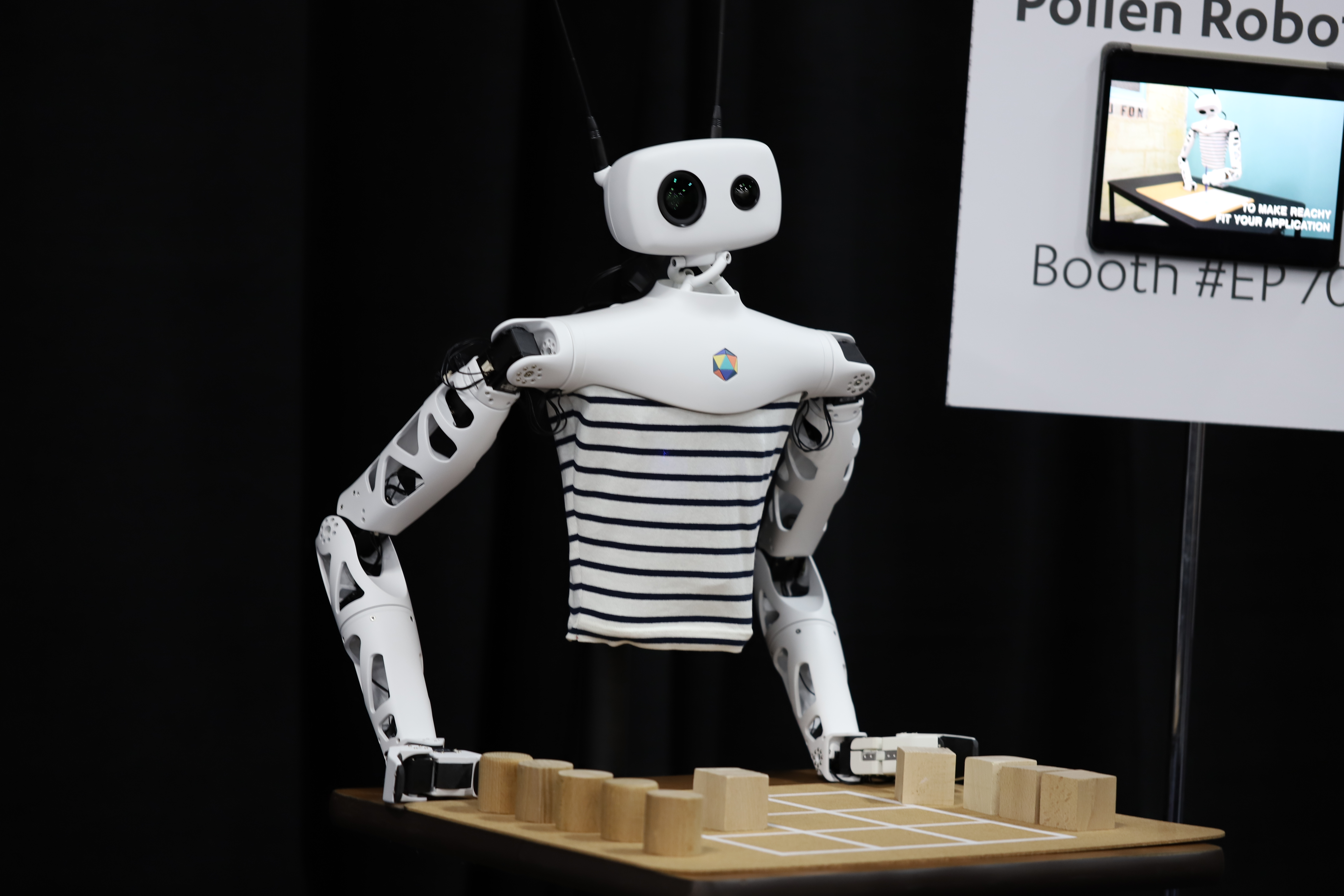 Робот Pollenity Beebot