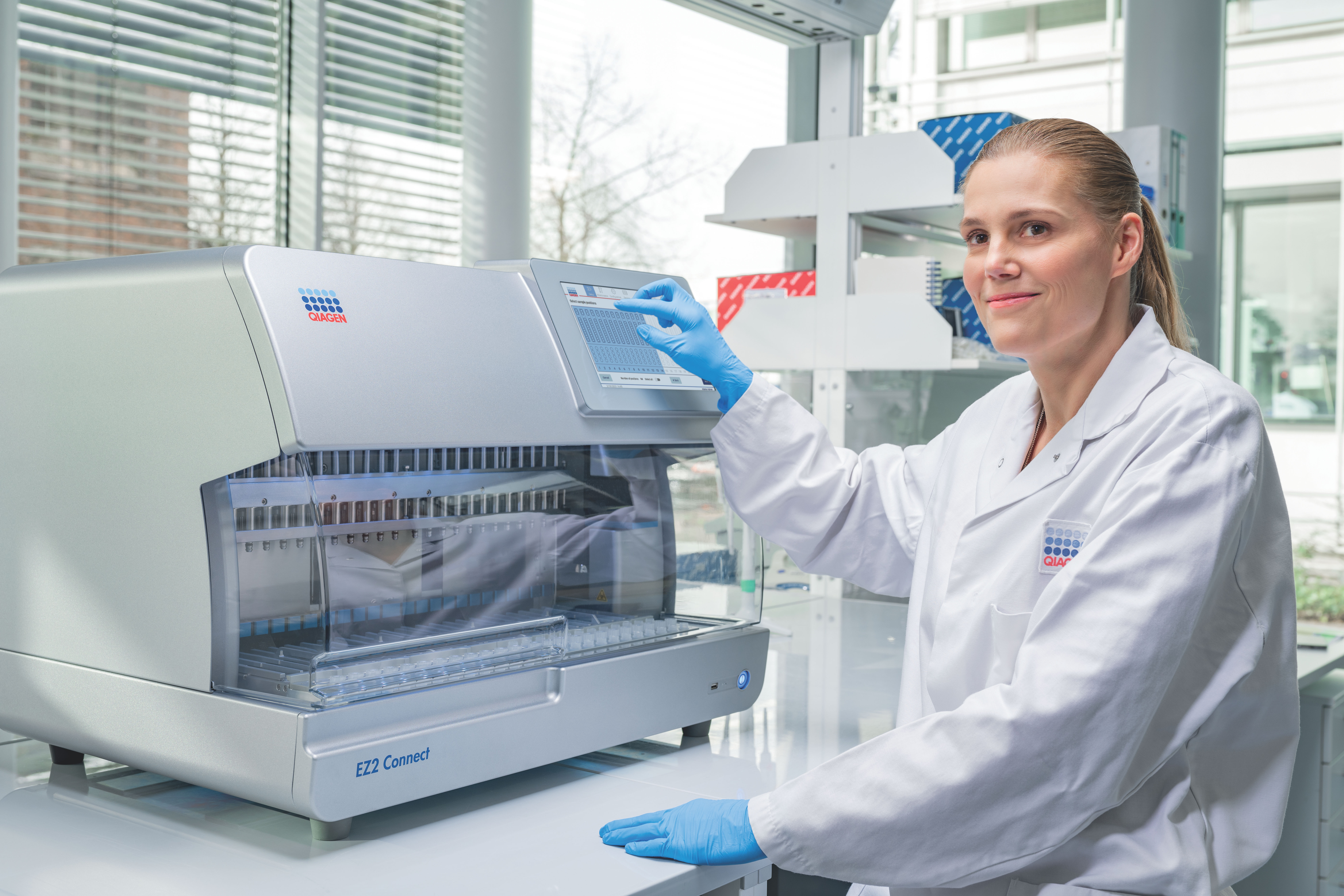 Робот Qiagen EZ2 Connect