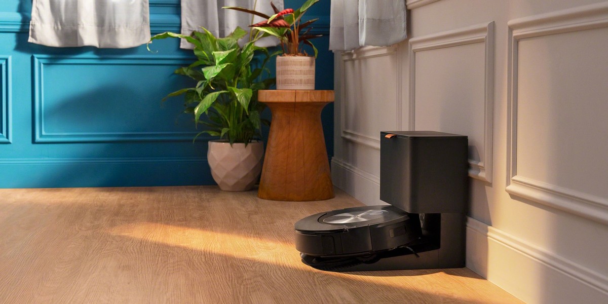 Робот iRobot Roomba j7+ Robot Vacuum