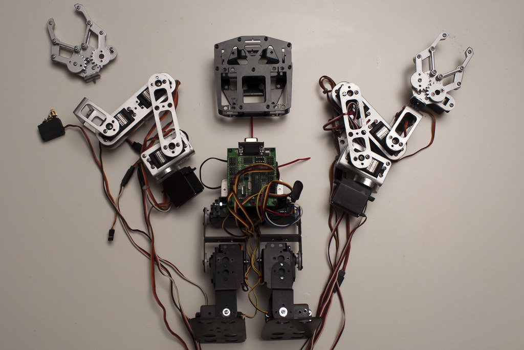 Lynxmotion Biped BRAT (BotBoarduino and 645 servos) BRATCCU-645 — фото 2