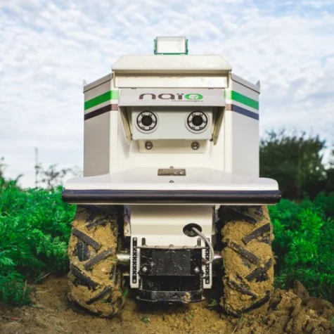 Робот Unknown Oz Naïo Techno 100% electric agricultural weeding robot for market gardening...