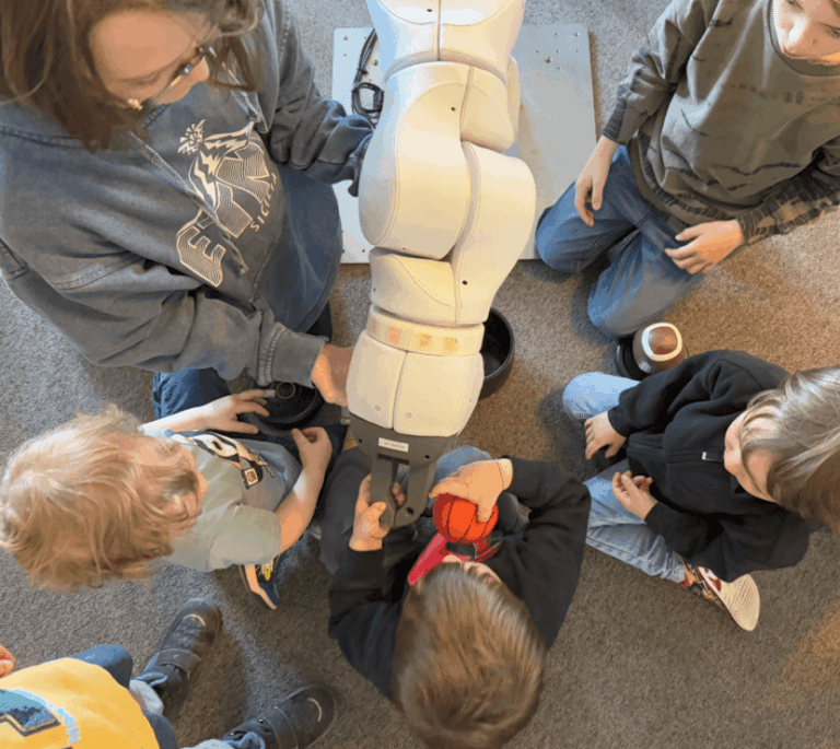 Робот F&P Robotics P-Rob 2