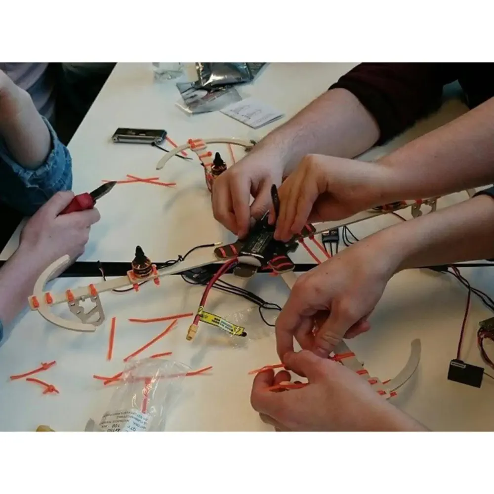 MD2 Drone Building Set w/ Radio & Charger — фото 3