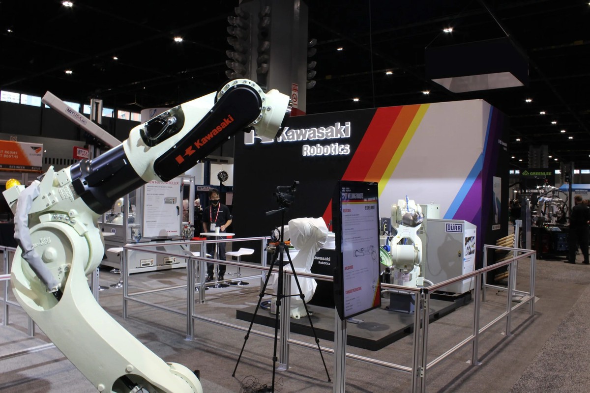 Робот Kawasaki Robotics CP700L
