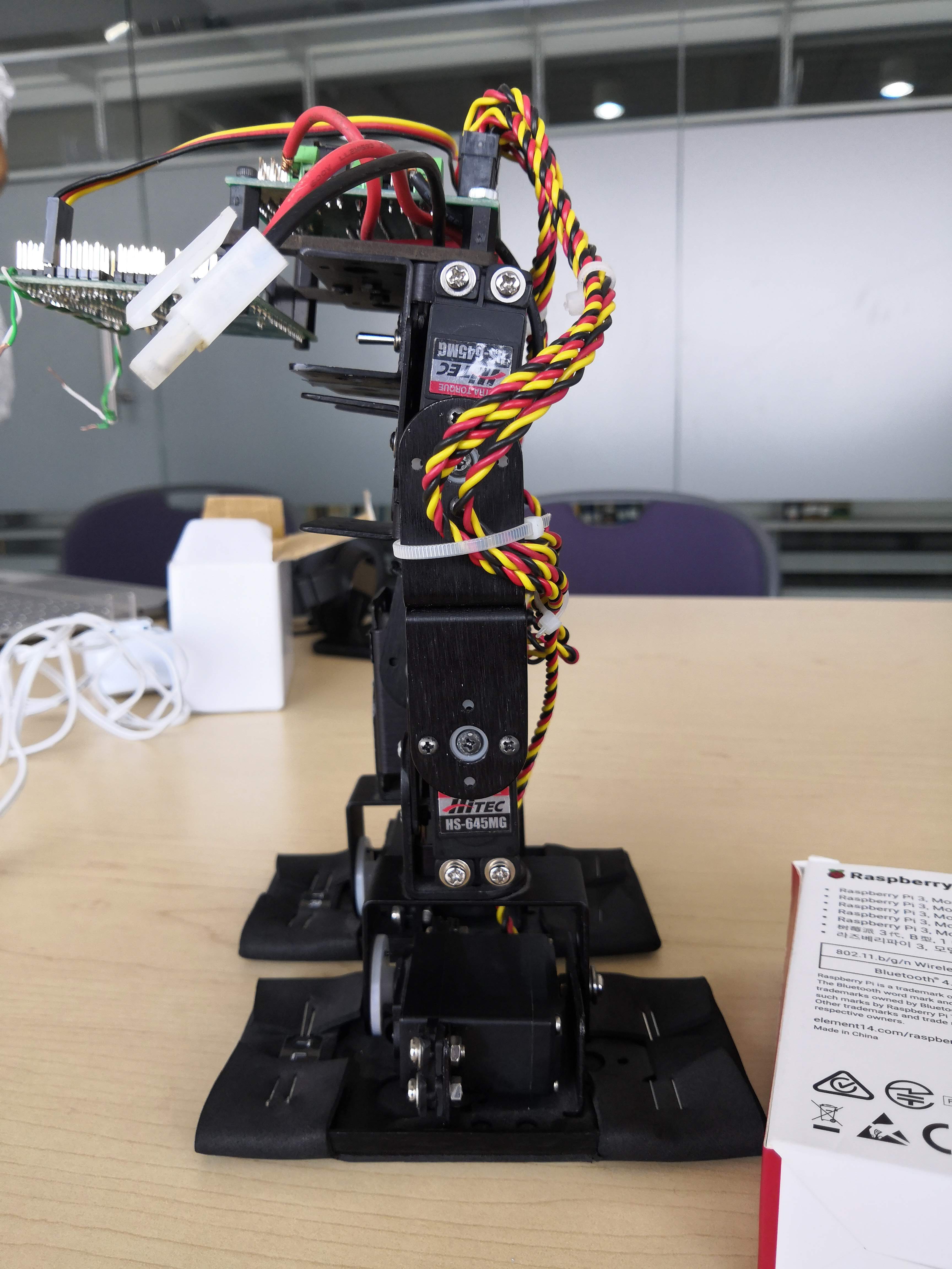 Lynxmotion Biped BRAT (BotBoarduino, 645 Servos And Sharp IR Range Sensor) — фото 6