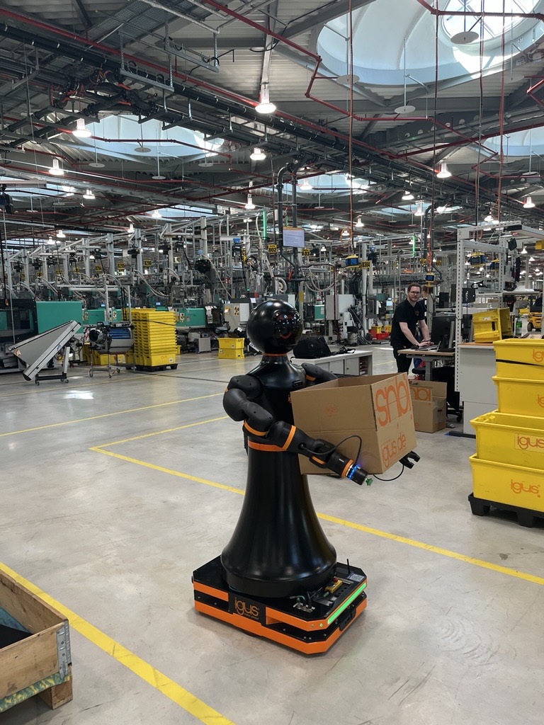 iggyRob – The Humanoid Service Robot from igus® — фото 2