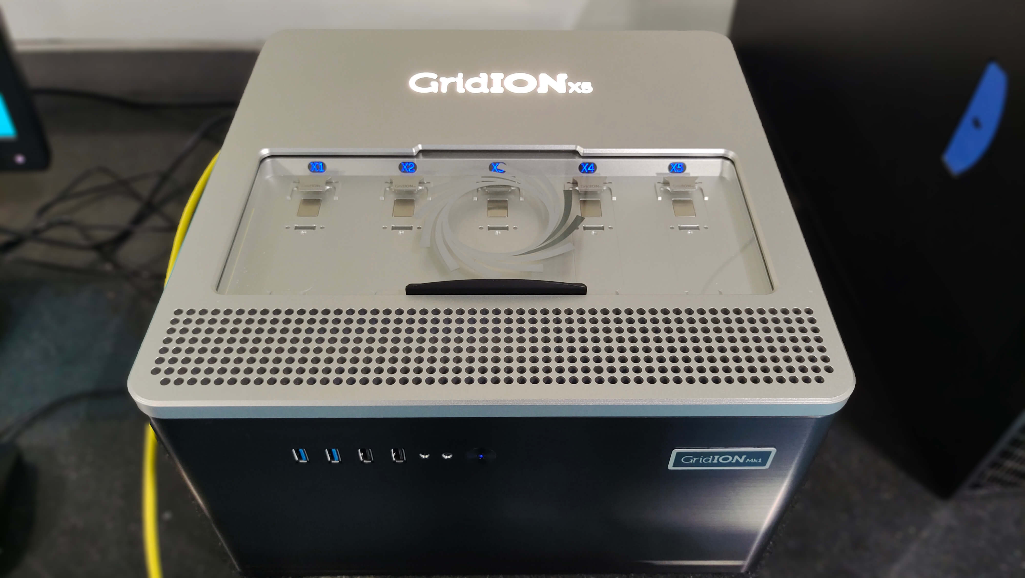 Робот Oxford Nanopore GridION