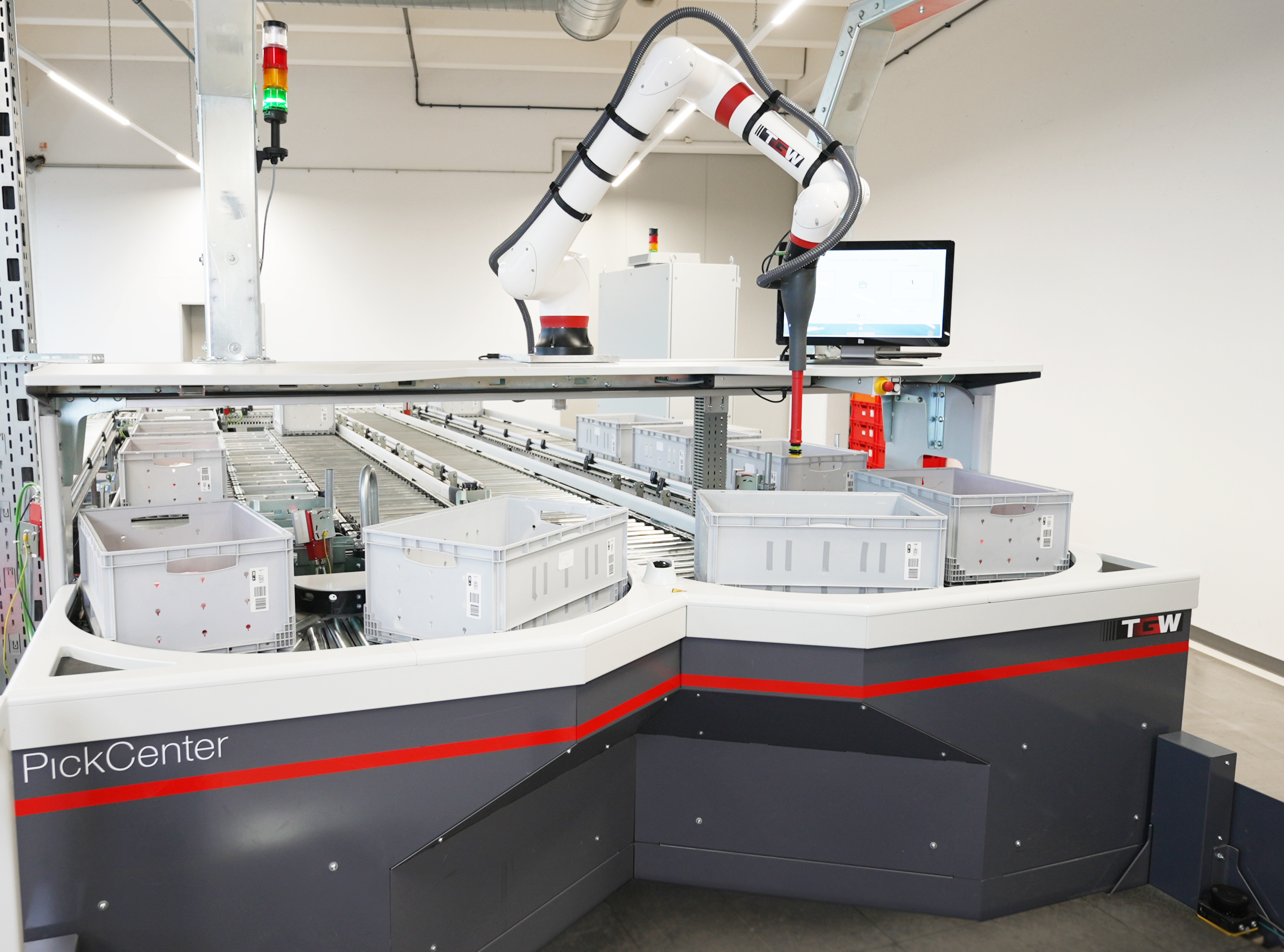 Робот TGW Logistics Rovolution (Robotic Picker)