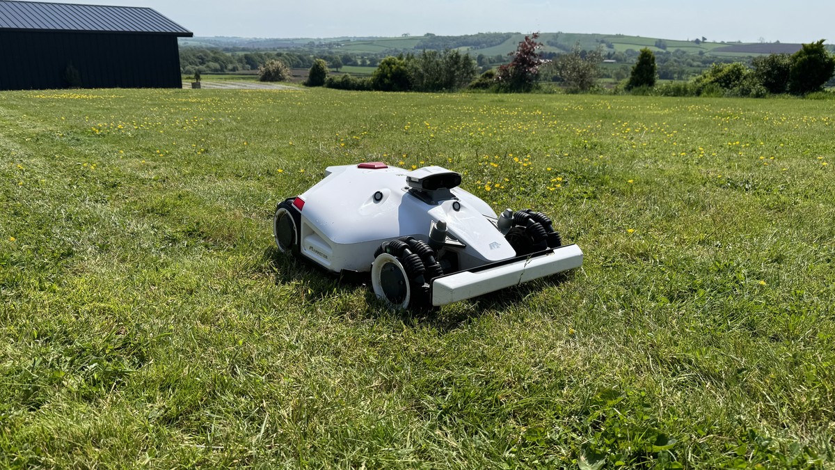 Робот Mammotion Luba AWD