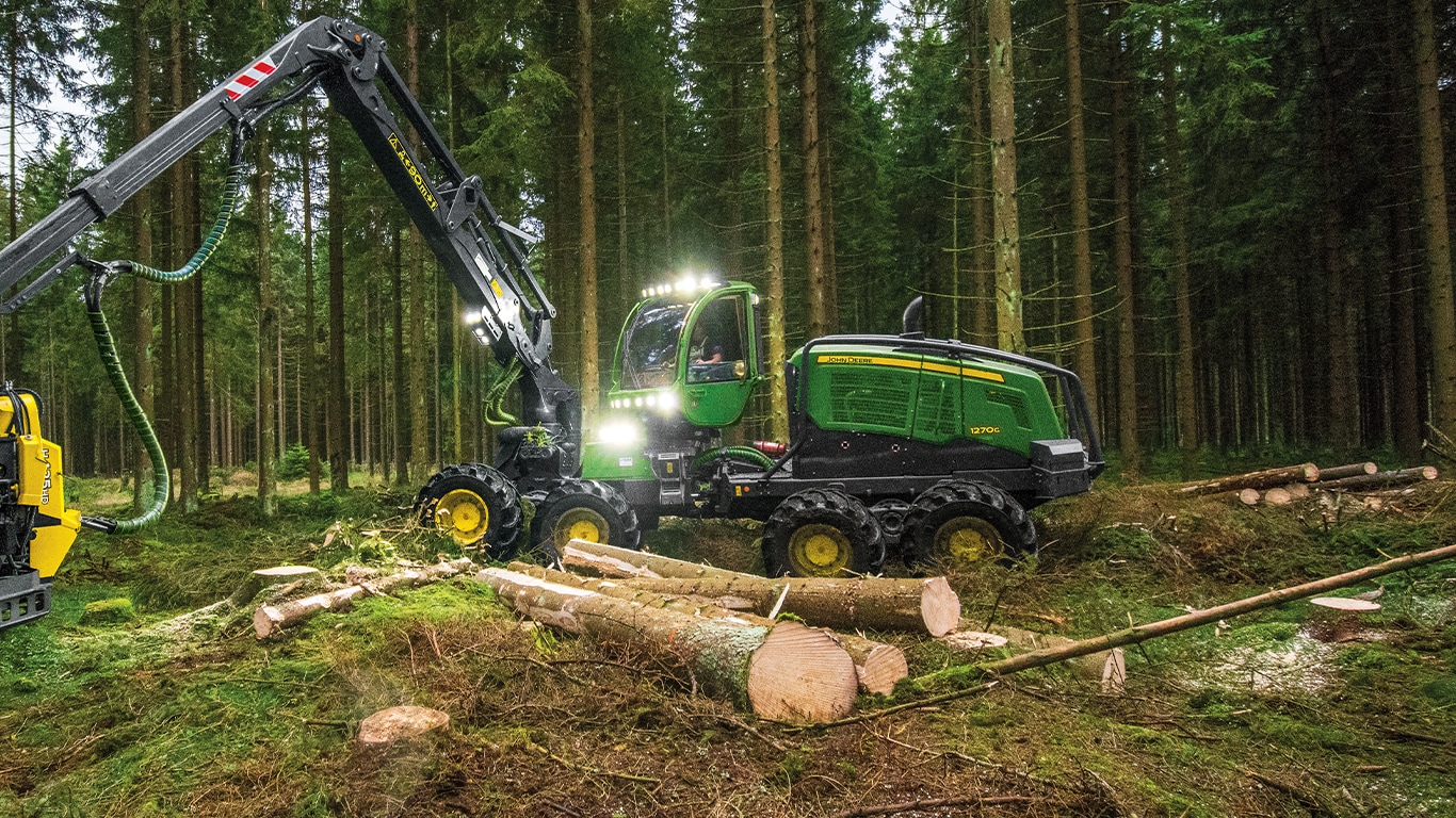 Робот John Deere 1270G Harvester